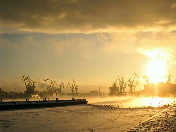 Neva in the golden glow of the sunset. Lieutenant Schmidt Embankment - Saint Petersburg, Neva, Sunset, Embankment, Snow, Winter, Longpost