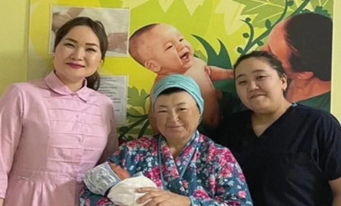 A woman gave birth to her first child at the age of 52 - Atyrau, Birth of a child, Artificial insemination, Mum