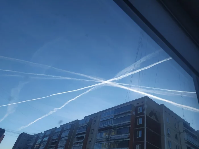 Heavenly Crossroads - My, Photo on sneaker, Airplane, Sky, Chemtrails