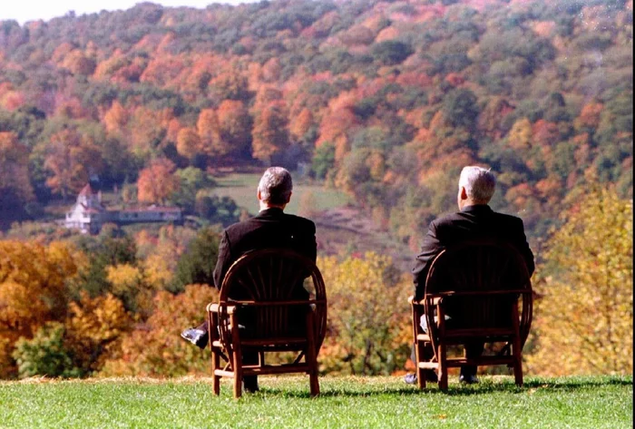 Bill Clinton and Boris Yeltsin admire the views of the Hudson River Valley. New York, 1995 - Politics, People, Society, Russia, USA, The photo, 90th