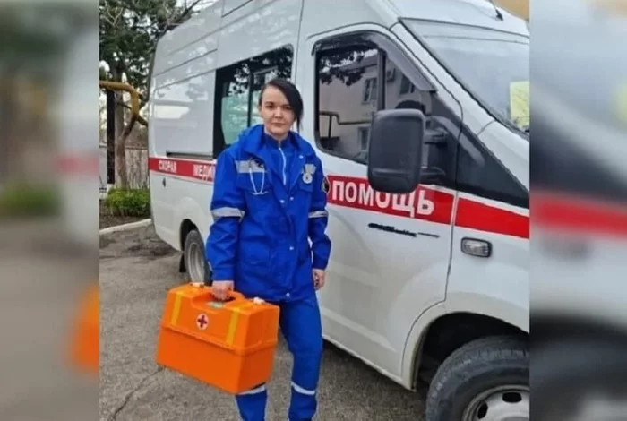 Paramedic walked 1.5 kilometers on foot through snowy virgin land to save a 100-year-old patient - Ambulance, The rescue, Hospital, Snowfall, Краснодарский Край, Doctors, Video