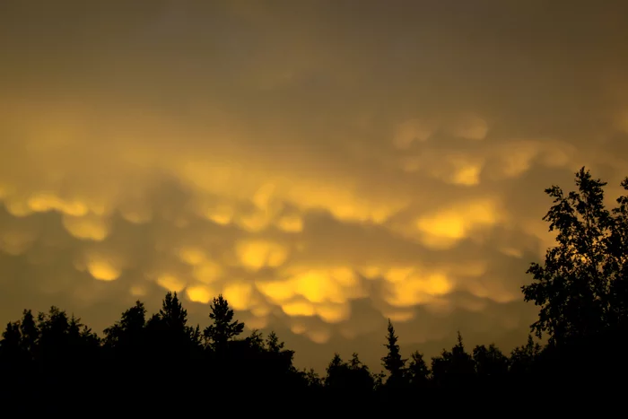 Mammatus carnivorous clouds - My, The photo, Clouds, beauty of nature, Sunset, Taganay, Canon 7d, The nature of Russia, Thunderstorm, Longpost