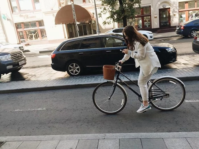 AUEshniki in the center of Moscow - My, Moscow, A bike, Courtyard, Neighbours, Theft, Mat, Longpost