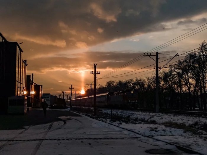 Light pole in Pyatigorsk - My, The photo, Light poles, The sun, dawn, Photo on sneaker, Xiaomi Redmi Note 7, Pyatigorsk