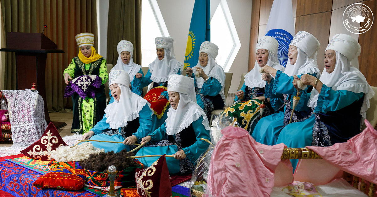 Kazakh traditions. Традиции казахов. Казахские традиции. Казахстан традиции и обычаи. Обряды казахского народа.
