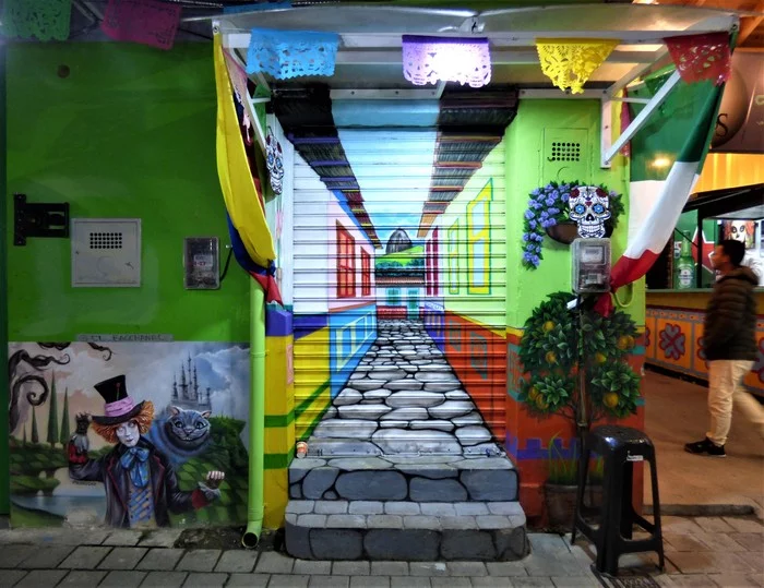 Guatape: an example of street decoration - Street art, Colombia, Guatape, Painting