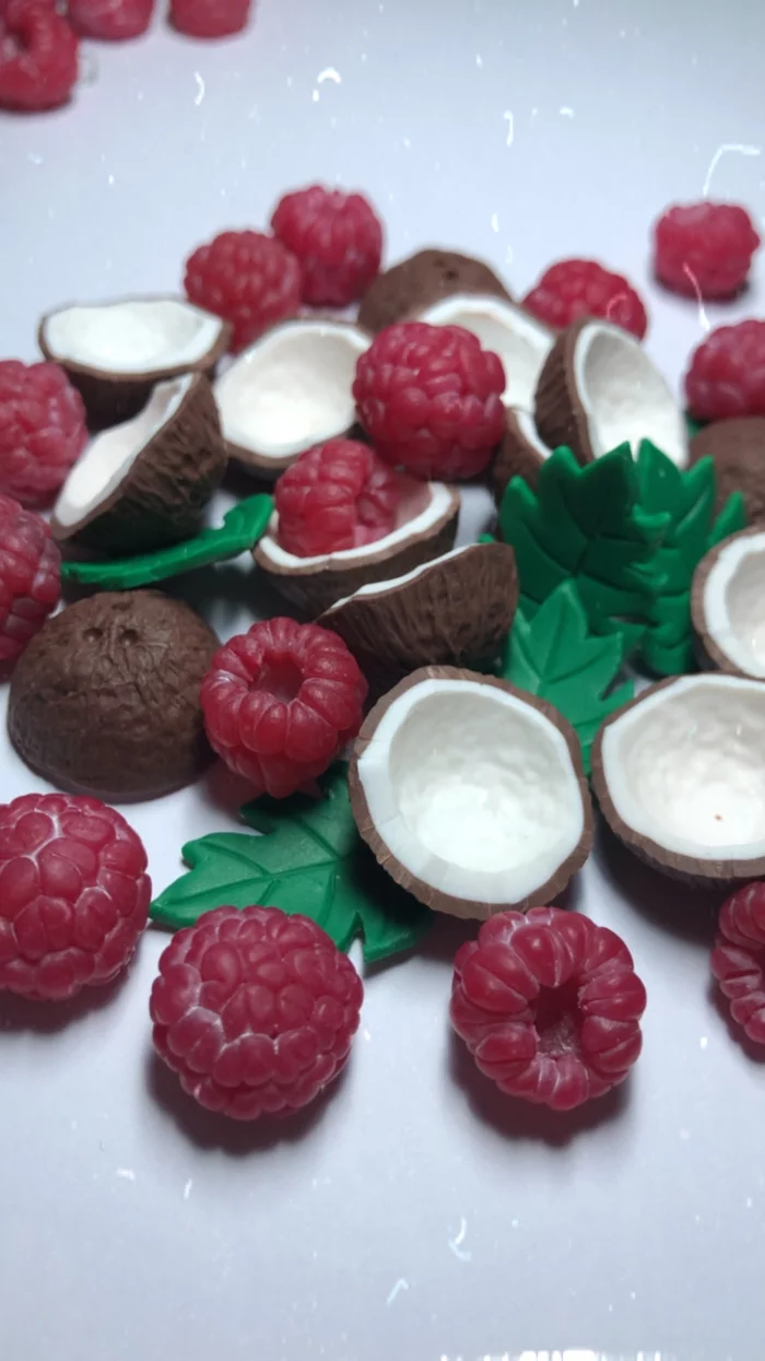 Raspberries and coconut - My, Raspberries, Coconut, Berries, A bracelet, Decoration, Needlework without process, Accessories