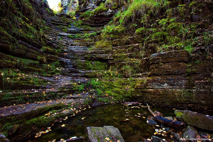 Dry waterfall: millions of years ago, a stormy living stream flowed here and glistened in the sun - Waterfall, Nature, A rock, The rocks, Moss, The photo