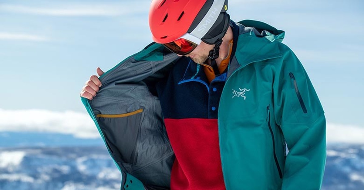 Горнолыжные бренды. Куртка Arcteryx Sabre lt. Arcteryx Jacket Explorer. Двойная куртка Arcteryx. Arcteryx Snow.