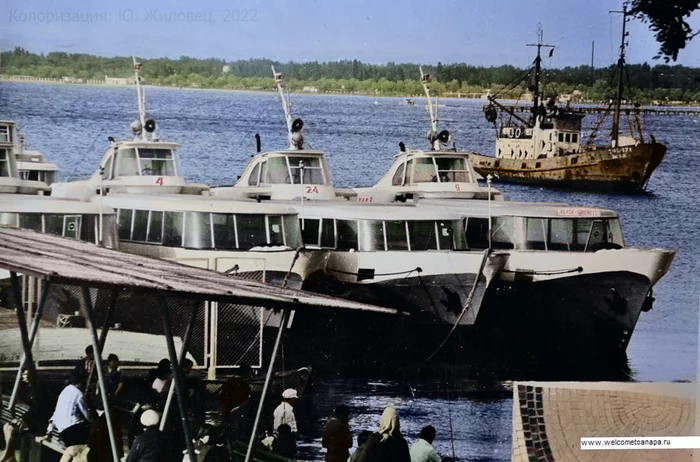 Sea port in Anapa. 70s - My, Story, Old photo, Images, Fleet, the USSR, Anapa, Colorization, Motor ship, Boat