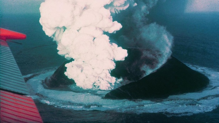 Почему запрещено посещать самый молодой остров Европы | История острова Сюртсей Познавательно, История, Океан, Факты, Исландия, Вулкан, Остров, Повтор, Сюртсей, Видео, Гифка, Длиннопост