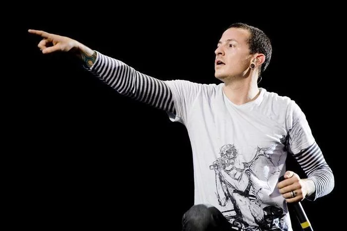 What's the T-shirt on Chester? - Linkin park, Chester Bennington, Search, T-shirt, Video