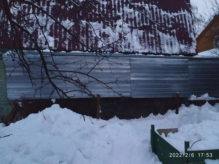 Snow from someone else's roof in the garden plot - My, Bad people, Fence, Snow removal, Legal aid, Troubled neighbors