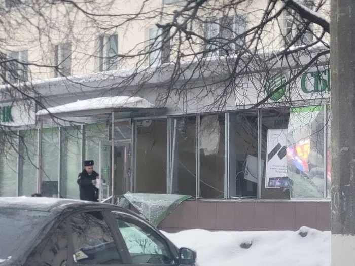 The robbery of the Branch of Sberbank ended with the death of one of the robbers - Moscow, news, Robbery, The crime, Crime, Criminals, Video, Negative