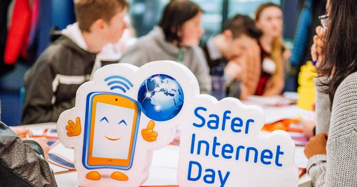 Интернет мероприятия. Safer Internet Day. Картинка 8 февраля день безопасного интернета. Safer Internet Day 2022. Всемирный день защиты от вирусов.