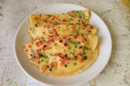 Omelet with tomato, onion and cheese - My, Recipe, Cooking, Preparation, Omelette, Eggs, Food, Dinner, Nutrition, Breakfast, Longpost