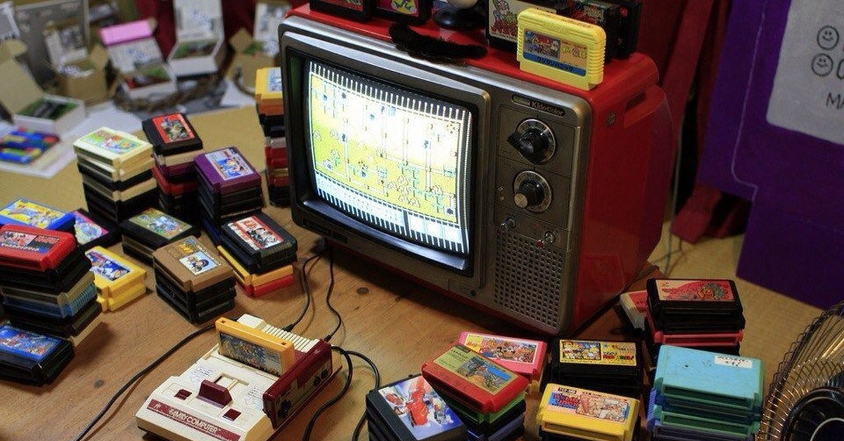 ностальгическая атмосфера с игровой приставкой и старой телевизором