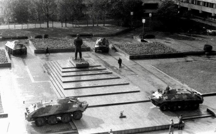4 armored personnel carriers for the protection of the monument to Lenin! - Monument, Politics, Military equipment, Lithuania, Black and white photo, Retro, Old photo