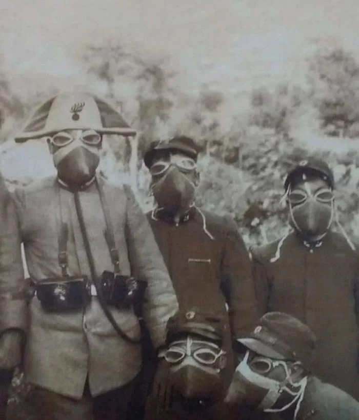 Sounds of Italian Thinking - World War I, Mask, Italy