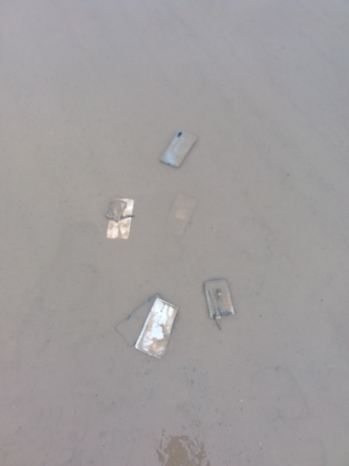 Найден телефон в разобранном состоянии, отдам хозяину...