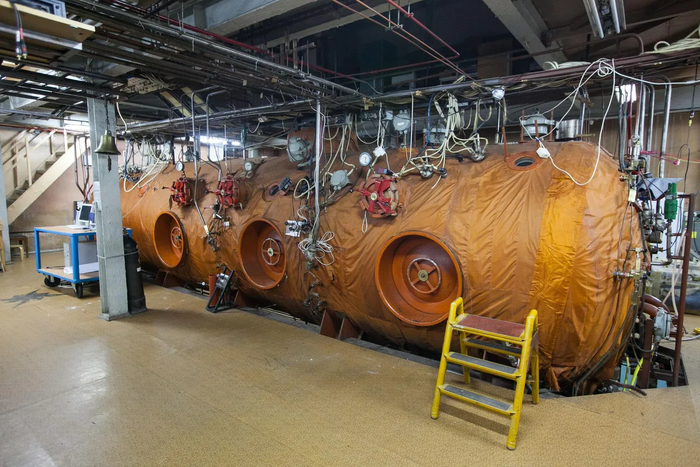 Глубже подлодок: как человек выживает, погружаясь в море на 700 метров Исследования, Познавательно, Водолаз, Водолазный костюм, Глубина, Наука, Длиннопост