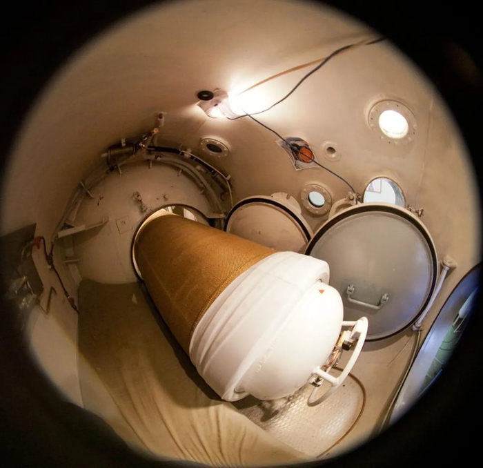 Глубже подлодок: как человек выживает, погружаясь в море на 700 метров Исследования, Познавательно, Водолаз, Водолазный костюм, Глубина, Наука, Длиннопост