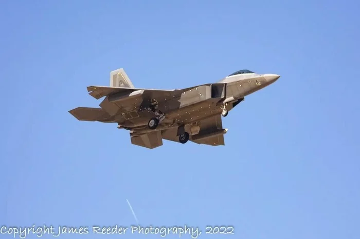 Closed underwing containers for F-22 Raptor - Aviation, f-22 Raptor, Air force, USA, Container, Wings, Flight tests, Longpost