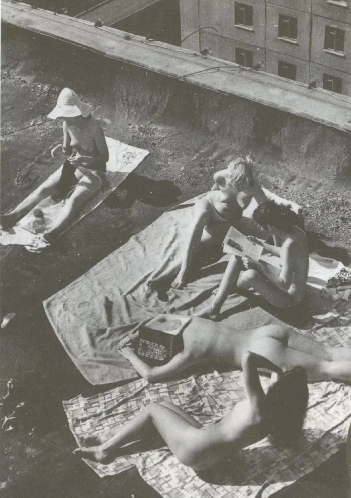 Sunbathing on the roof in Chelyabinsk girls. The year is 1977. Photographer Sergey Vasiliev - NSFW, Erotic, Chelyabinsk, Roof, Tan, Old photo, Girls, Black and white photo, 70th