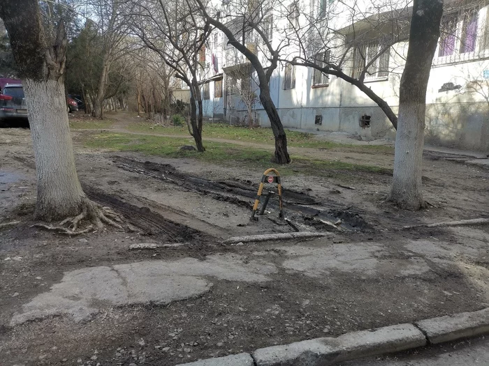 Новый уровень захвата парковочных мест - Парковка, Нарушение ПДД, Грязь, Неправильная парковка, Моё