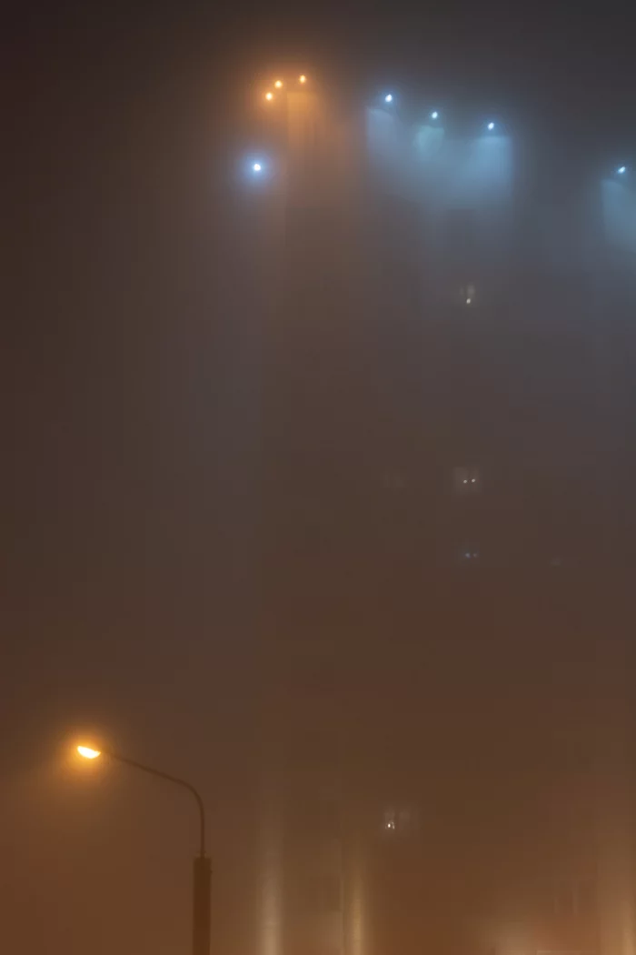 Fog - My, The photo, Minsk, Republic of Belarus, Fog, The street, Town, Lamp, Evening, dust, Street photography, Longpost