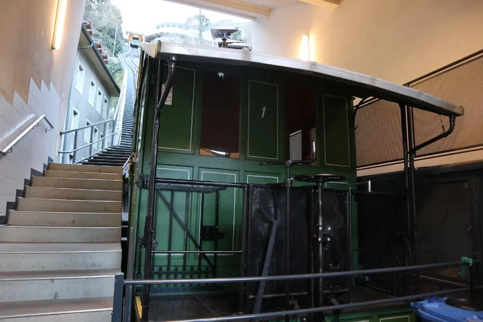 Фуникулёр на нечистотах в Швейцарии Фуникулер, Канализация, Швейцария, Видео, Длиннопост, Техника Фуникулёр на нечистотах в Швейцарии Фуникулер, Канализация, Швейцария, Видео, Длиннопост, Техника