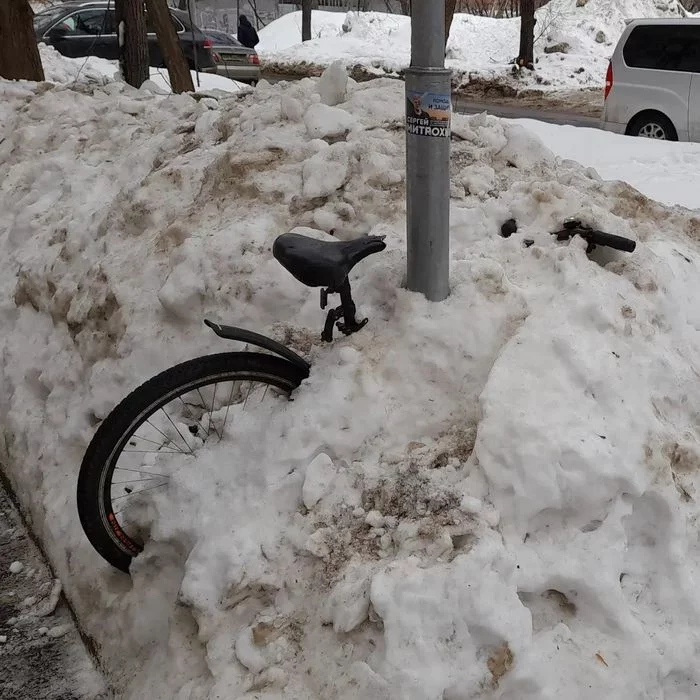 The wheel didn't go down, I checked! - My, Snow, Snow removal, A bike