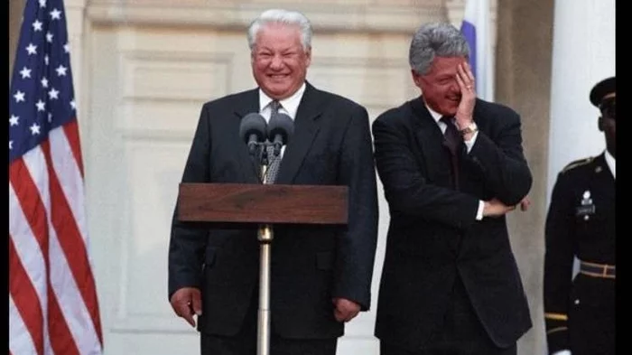 To tears! - Boris Yeltsin, Bill clinton, Laugh, Humor, Press conference, 90th, Translation, Text, Video