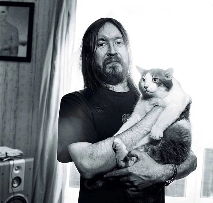 Egor Letov with a cat - Egor Letov, cat, Milota, Black and white photo