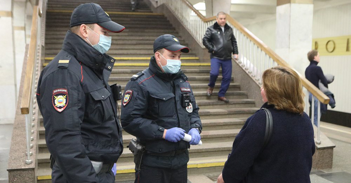 Нарушение полиции. Полиция Москвы. Пропускной режим в Москве. Полиция в метро Москва. Московские полицейские в масках.