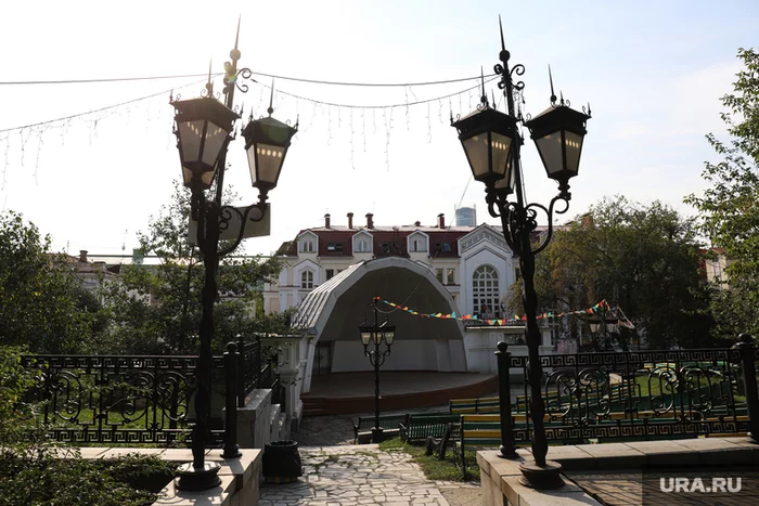 The state guard allowed UMMC to build a square in the center of Yekaterinburg - Yekaterinburg, Square, Building, Business in Russian, Negative