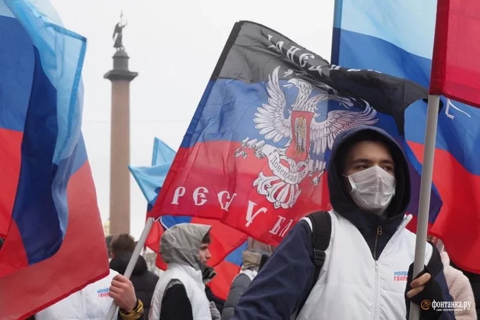 The Lord God has agreed. Hundreds of St. Petersburg residents who are happy for Donbass gathered at the Palace Square - Politics, Saint Petersburg, Youth, Festive procession, Patriotic education, Volunteers, Donbass, United Russia, Young guard, Lord, Longpost