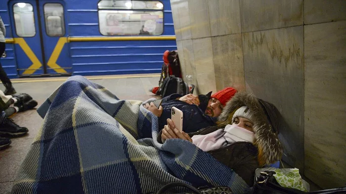 Зачем закрыли гермозатворы на станции или станциях метро в Киеве? - Россия, Украина, Политика, Война, Метро, Киев, Паранойя