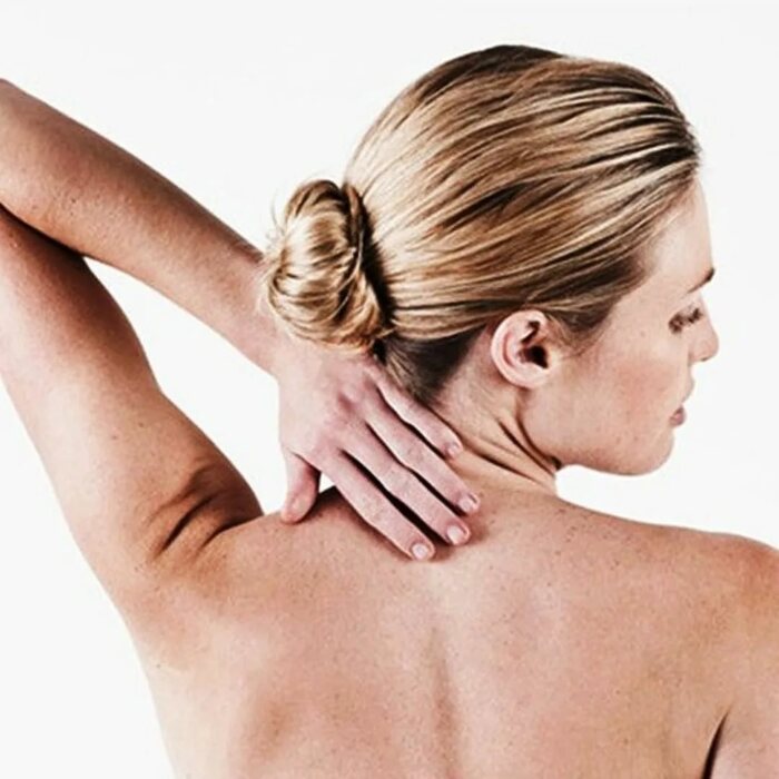 Откуда берется холка на шее и как от нее избавиться?