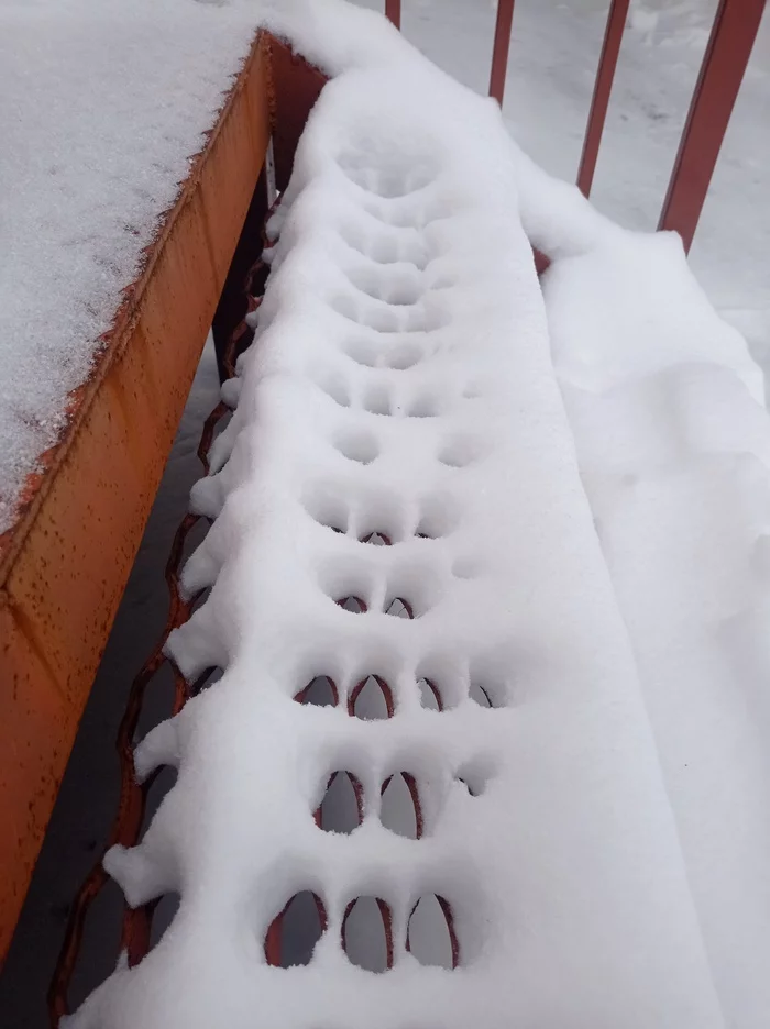 Trypophobe snowdrift - My, Trypophobia, Snow, Mobile photography, 