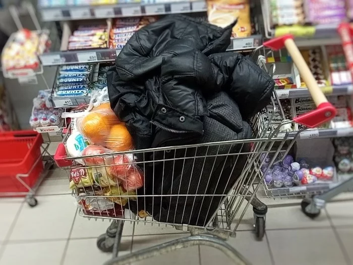 Black something encroaches on food - My, Pareidolia, Jacket, Something, Products, 