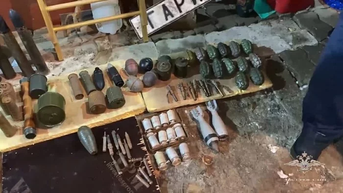 At home, a man living on Belozerskaya, found a whole collection of weapons - Moscow, Collection, Weapon, Rifle, Garage, Revolver, Firearms, Police, 