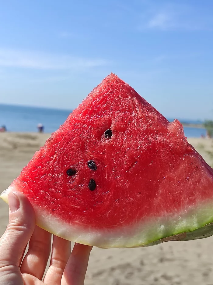 Keep a watermelon))) - My, Watermelon, Summer, The photo, Mobile photography, Heat, The sun, Sea, Peace, 