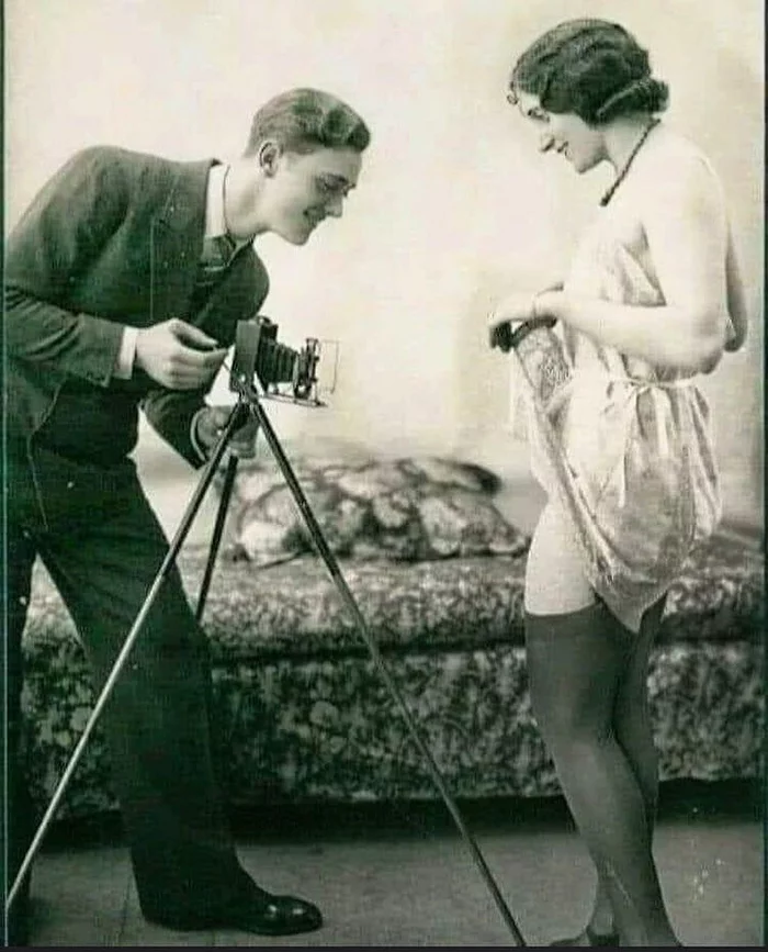 The process of creating a photo for adults. Paris, 1928
 - The photo, Photographer, Women, Porn, Retro, Story, France, 1920s, 