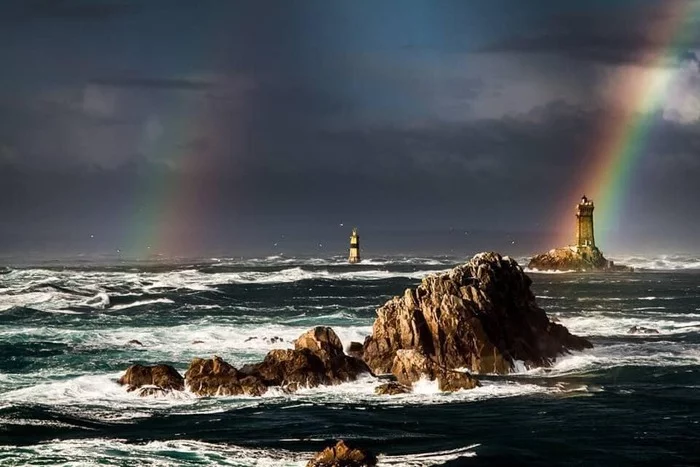 Двойная радуга. Мыс Ра (pointe du Raz, Bretagne, France) - Фотография, Франция, Бретань, Двойная Радуга, Океан, Скалы, Маяк, 