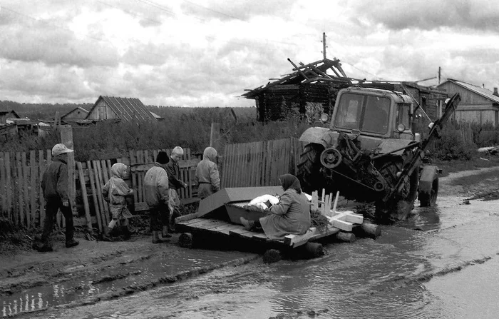 Funeral - Funeral, Village, Devastation, Tractor, Khanty-Mansiysk, 90th, The photo, Story, Repeat, Black and white photo, 