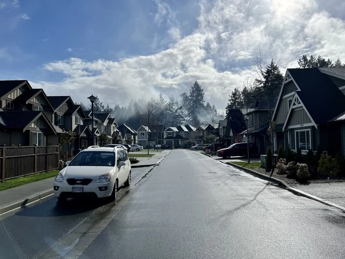 Walk after the rain - My, Walk, Town, The street, House, Road, Car, Evening, Spring, March, Sky, Clouds, beauty, Purity, Canada, Longpost, 