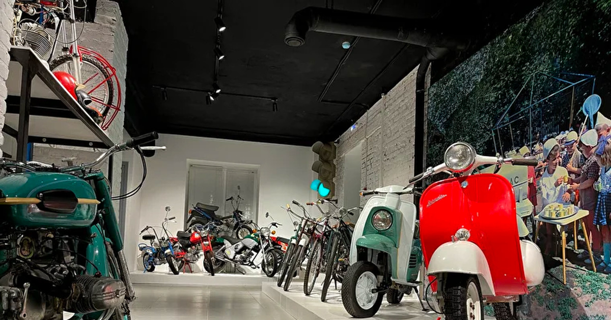 Ижевский мотомузей кожушковых ижевск. Выставка раритетных мотоциклов. Мотомузей кожушковых. Музей мотоциклов иж в ижевске. Музей кожушковых ижевск.