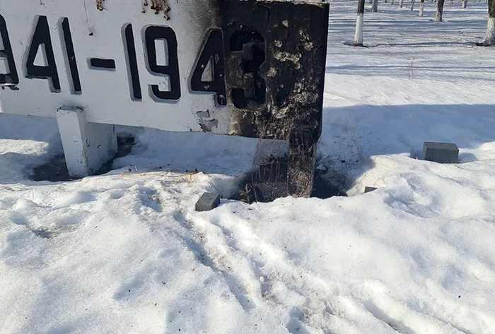 42-year-old unemployed man desecrated the same memorial to the heroes of the Second World War in the Leningrad region for the second time - My, news, Criminal case, Monument, Memorial, investigative committee, Defendant, The suspects, Criminal Code, Vandalism, Desecration, Arson, Leningrad region, The Great Patriotic War
