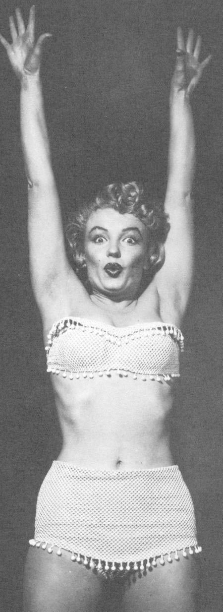 Marilyn Monroe in photos by Jean Kornman (V) Cycle Magnificent Marilyn 902 part - Cycle, Gorgeous, Marilyn Monroe, Actors and actresses, Celebrities, Blonde, Girls, 1952, Black and white photo